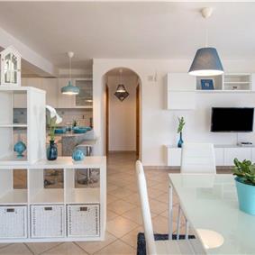4 bedroom with pool and panoramic sea views near Serrento, sleeps 10